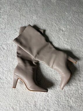 Steve Madden Women's Leather Heeled Boots in Taupe NWT size 6